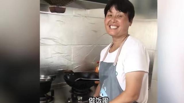 女子母亲去世多年，每次回娘家先去婶婶家，真相让网友们感动落泪