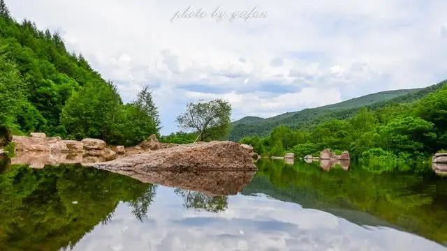 赛里木湖|湖光山色自古就有一“人”美一“山”美“水”美的说法