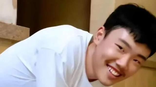 揪心！胡鑫宇失踪多日杳无音信，胡妈妈痛哭称不该出生在农民家庭