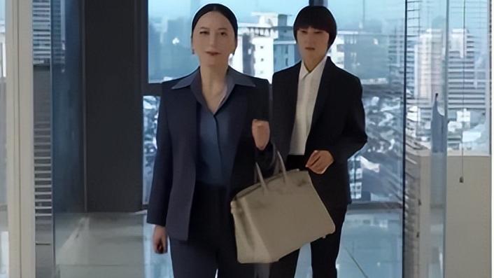 国产剧|看了《玫瑰之战》才发现：国产剧里职场穿搭的上限，居然这么高！