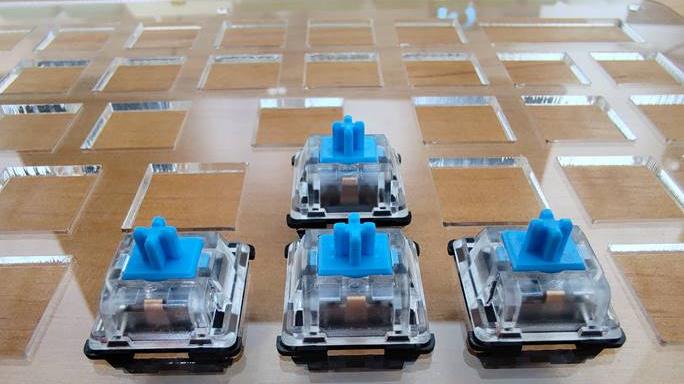 京东方|喜欢噼里啪啦的打字？那这款轴你可不要错过了，体验不输「樱桃」