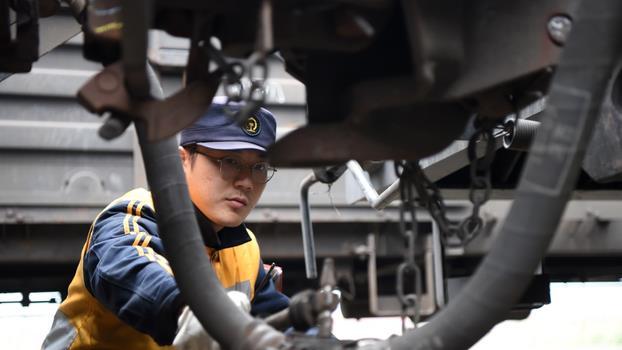 招聘|铁路局也是“铁饭碗”，下半年开始招聘，这3类人优先考虑