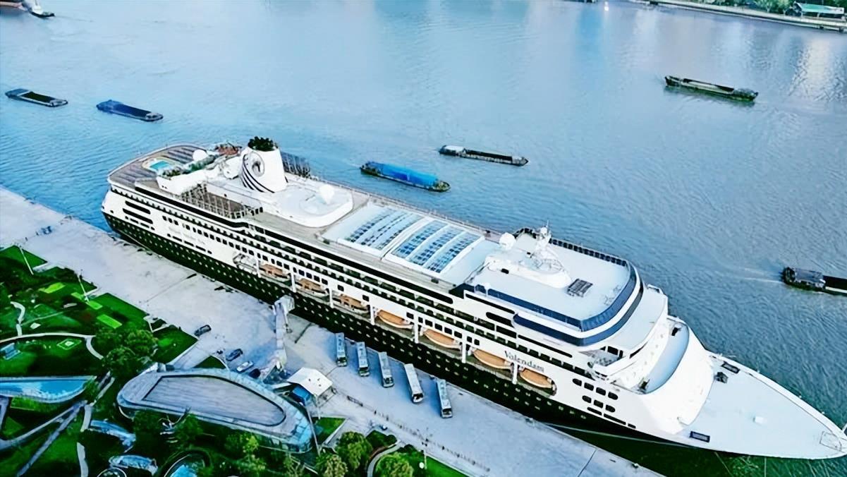 华山|中国打造的大型邮轮，自带水上乐园，“顶配”海景房9个餐厅