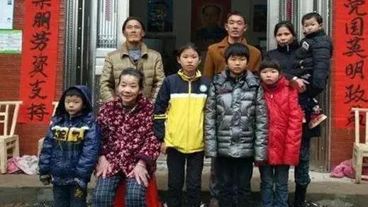 学霸|高考学霸693分被人大录取，连生6个娃成低保户，因专业没选对？