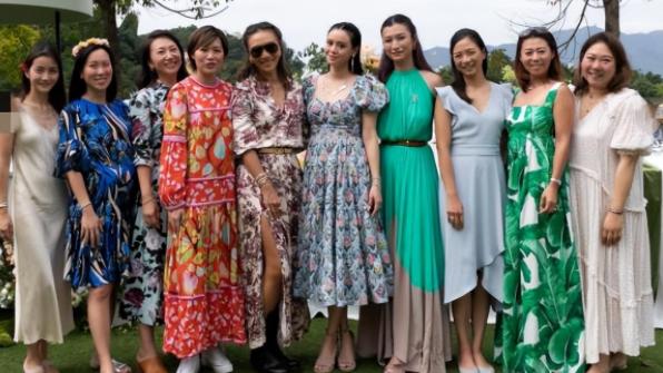 郭晶晶|郭晶晶素颜现身名媛派对！穿旧衣戴头绳气质佳，强大朋友圈曝光