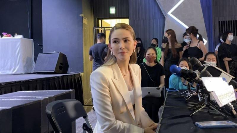 周杰伦|宣告封肚！昆凌大女儿超崇拜周杰伦「亲子练琴」超甜互动曝