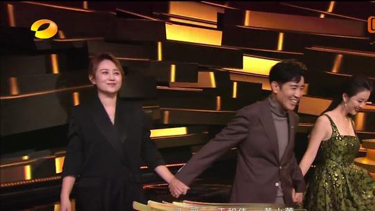 雷佳音|金鹰奖：雷佳音上演“变脸术”，揭开了一个谜底，暴露了一个短处