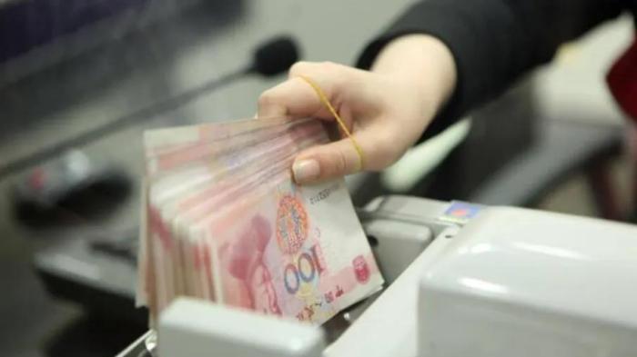 济南，一男子去ATM处取了5700元，后发现这些钱中含有多张练功券