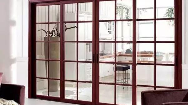 用隔断来代替门，把家里的单间变得和套房一样