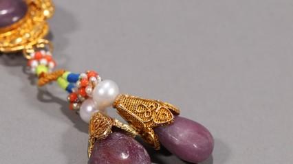 翡翠|清 翡翠雕如意寿纹十八子手持。