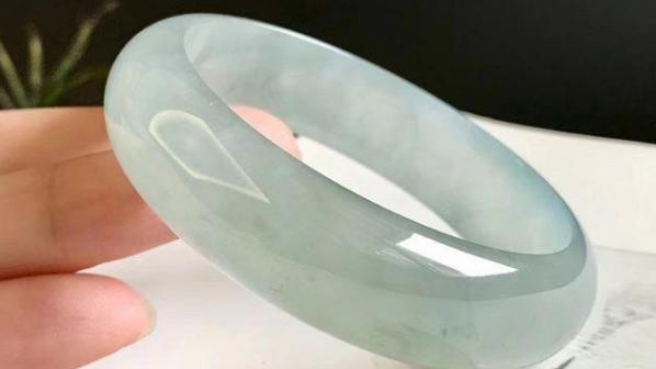 翡翠手镯|翡翠手镯的阴阳两面，让多少人为之受骗，甚至可以逃过专业检测