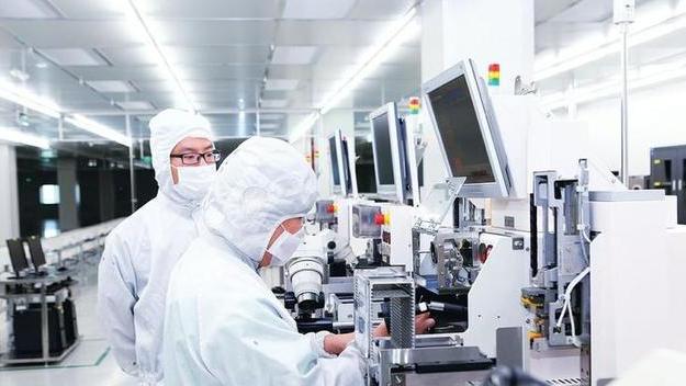 芯片|“缺芯”背后的原因找到了！清北学霸成为美芯片专家？官方回应了