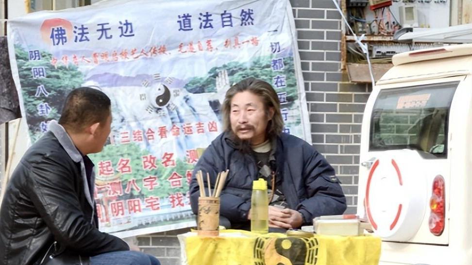 寺庙|2014年，四川一算命先生横死街头，凶手被捕后：谁让他算得那么准