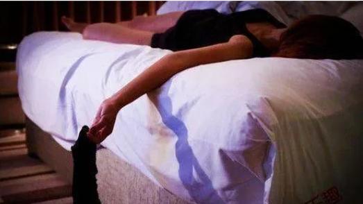 55岁的男子想和妻子发生关系时，却遭到妻子拒绝，结果把妻子打为轻伤二级