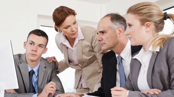 |职场上遇到领导总喜欢插手具体事务，让执行人员很痛苦，该怎么办？