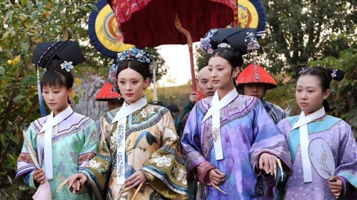 姐姐|甄嬛传：眉庄分娩时，谁注意到甄嬛那令人不寒而栗的表情了？