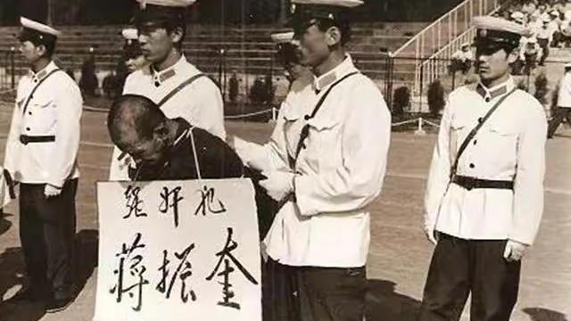 与唐山“菜刀队”齐名，覆灭在83年严打中的湖南“斧头帮”