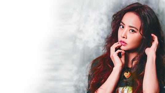 谷爱凌|蔡依林送口罩当新年礼，开唱倒数吃冰淇淋舒压