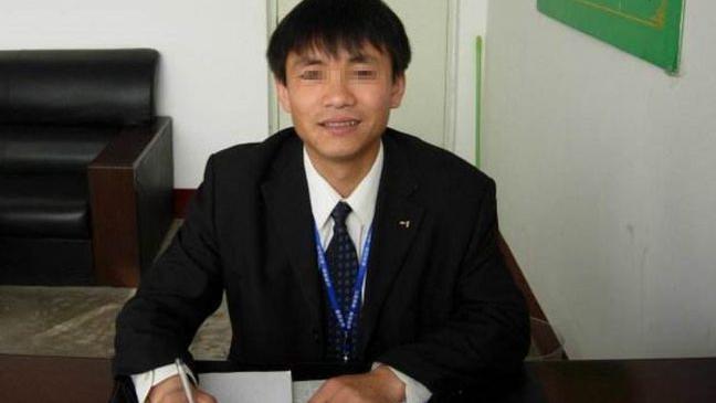 男子给妻子发短信，错发到工作群，隔天到公司后，发现自己升职了