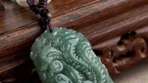 翡翠|项京讲堂-比起颜色，翡翠的雕工更加重要