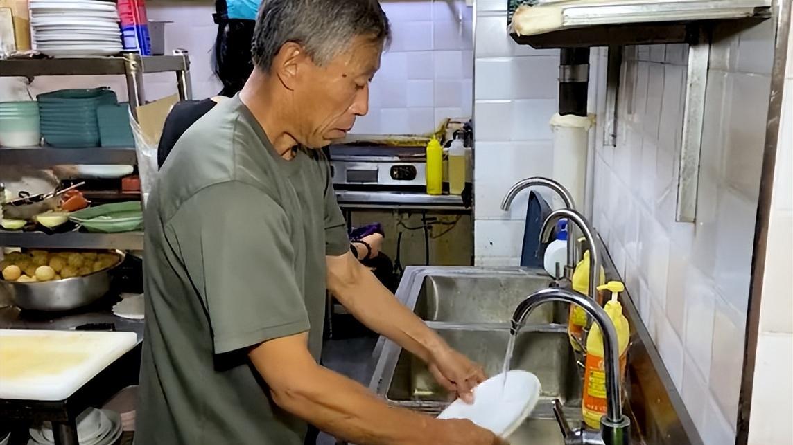 57岁东北大爷玩密室：NPC不扛吓