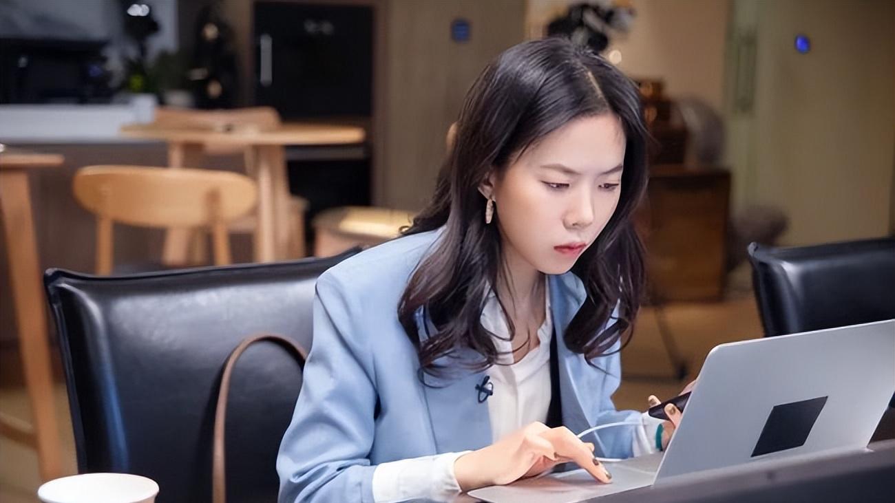 00后|领导：明天帮我组个饭局；职场00后：吃个饭还用组局？