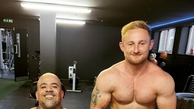 男子遭遇27000伏电击幸存，失去双臂下身瘫痪，获四项健美冠军