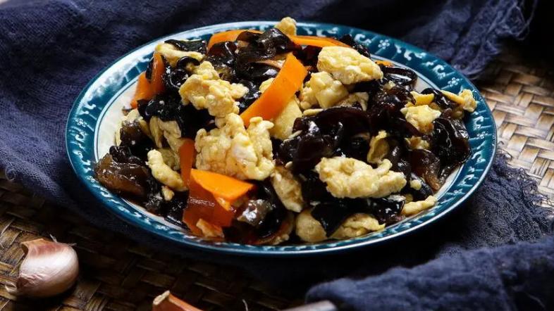 今日出伏，建议大家：少吃“瓜”，多吃这4样，养好脾胃健康过秋