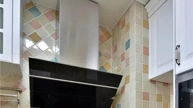 第一次去朋友家，一看鞋柜装修这么漂亮，一回家我也照样装了一个