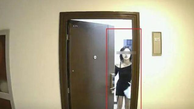 年轻女租客“爱情买卖”，被对门记录，十余人光临门槛都被踏破了
