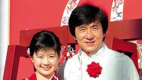 成龙|成龙在日本待遇多好？坐过英国女王气垫船，拿下奥斯卡终身成就奖