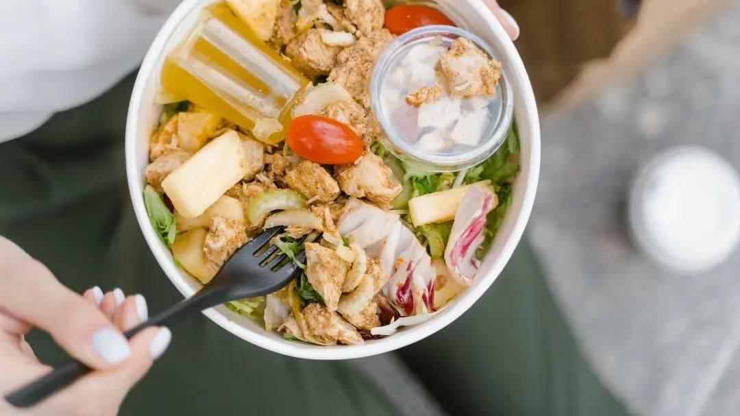 金铭 吃「轻食」减肥，你需要注意这些才能瘦！4大类轻食都给你整理好了！