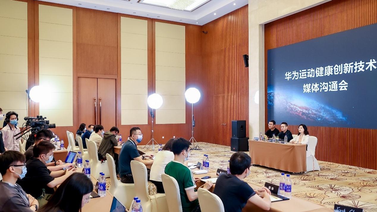 罗永浩|华为运动健康再次秀肌肉，更多技术创新将落地智能穿戴