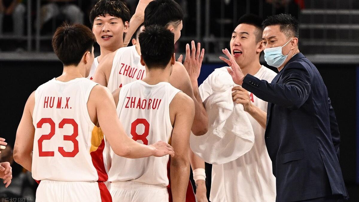 中国男篮|中国男篮溃败事出有因，杜锋或因祸得福，前三节表现令人惊喜