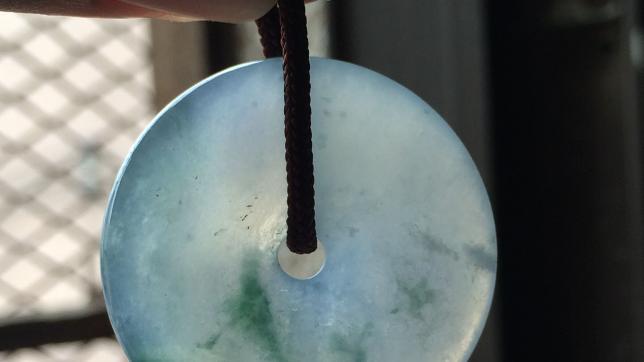 你知道珠宝柜台为什么放杯水吗？其实它的作用很大，不要小看它