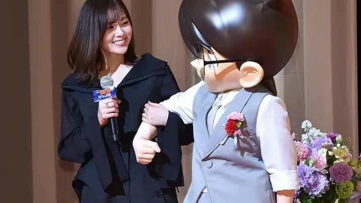 白石麻衣|柯南：青山刚昌为白石麻衣送上亲笔签绘，小柯感谢这美妙的声音