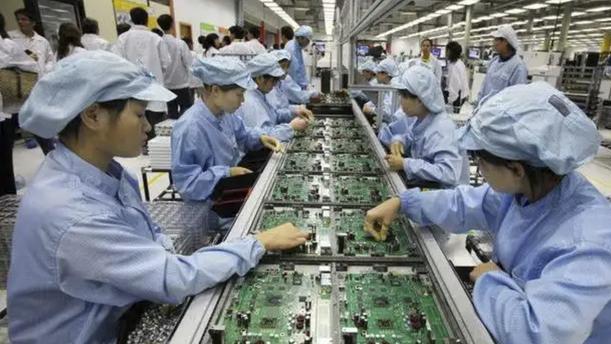 |大专学历，是选择月薪3000多的办公室，还是选择8000左右的流水线工作？