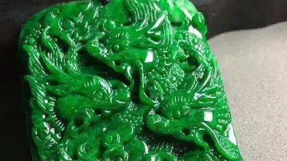 翡翠|翡翠的含义到底是什么？是亲情的传承，还是爱人的心意