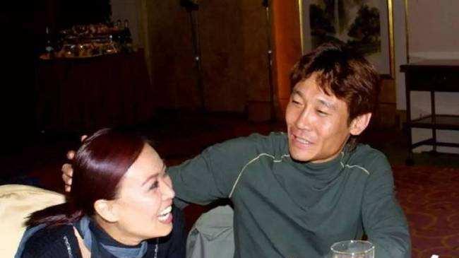 高峰|那英未婚生子，纠缠十年才分手，是高峰太有魅力还是那英恋爱脑？