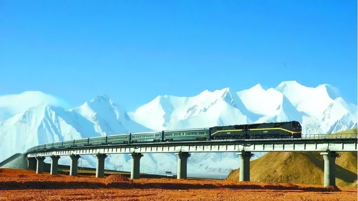 青藏铁路|修建难度极大的青藏铁路，只因这两大世界性难题难倒了很多专家