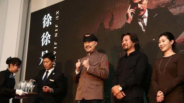 徐锦江|徐锦江演一辈子反派，却深受女演员好评，一幅画作价值高达百万