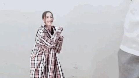 迪丽热巴|迪丽热巴拍搞怪视频调皮可爱，网友直呼认不出