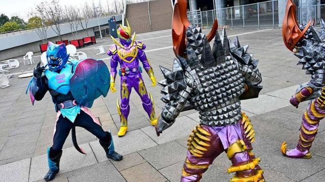 乌贼|假面骑士利维斯：屑乌贼和基夫合体觉醒，雷霆风暴超越亚光速！