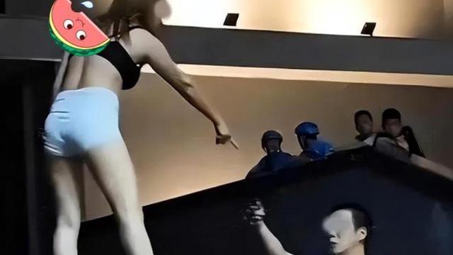 回顾：男子停车场幽会被撞破，妻子褪衣站车顶怒吼：我哪里不如她