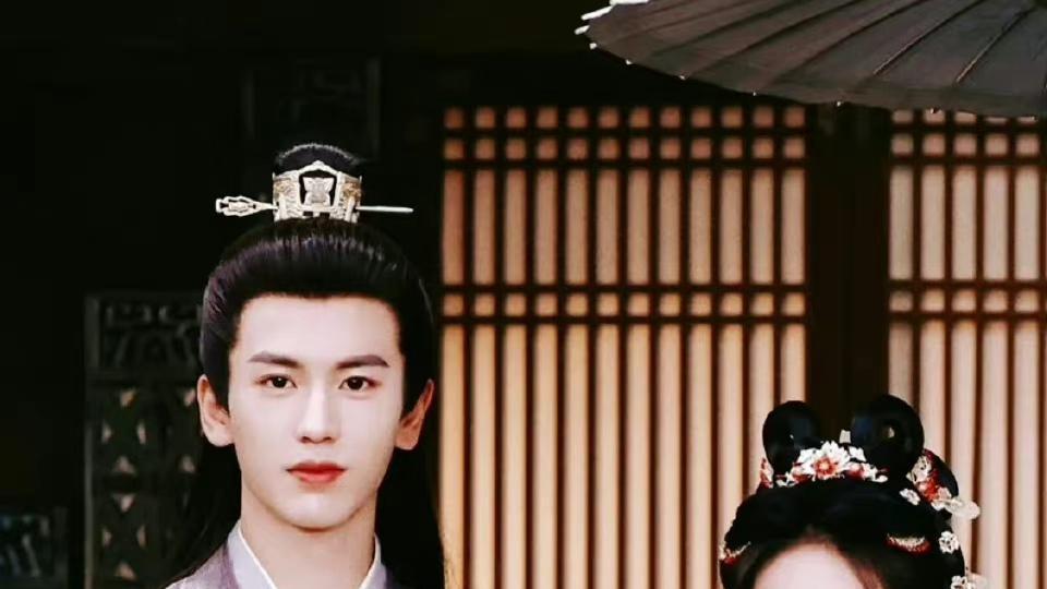 白梦妍|白鹿张凌赫疑似恋情曝光，女方住男方家一夜未归，中秋节一起过节