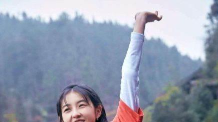 张子枫|张子枫被导演逼着换上古装，眼神灵气逼人，网友：哪有男演员能配得上