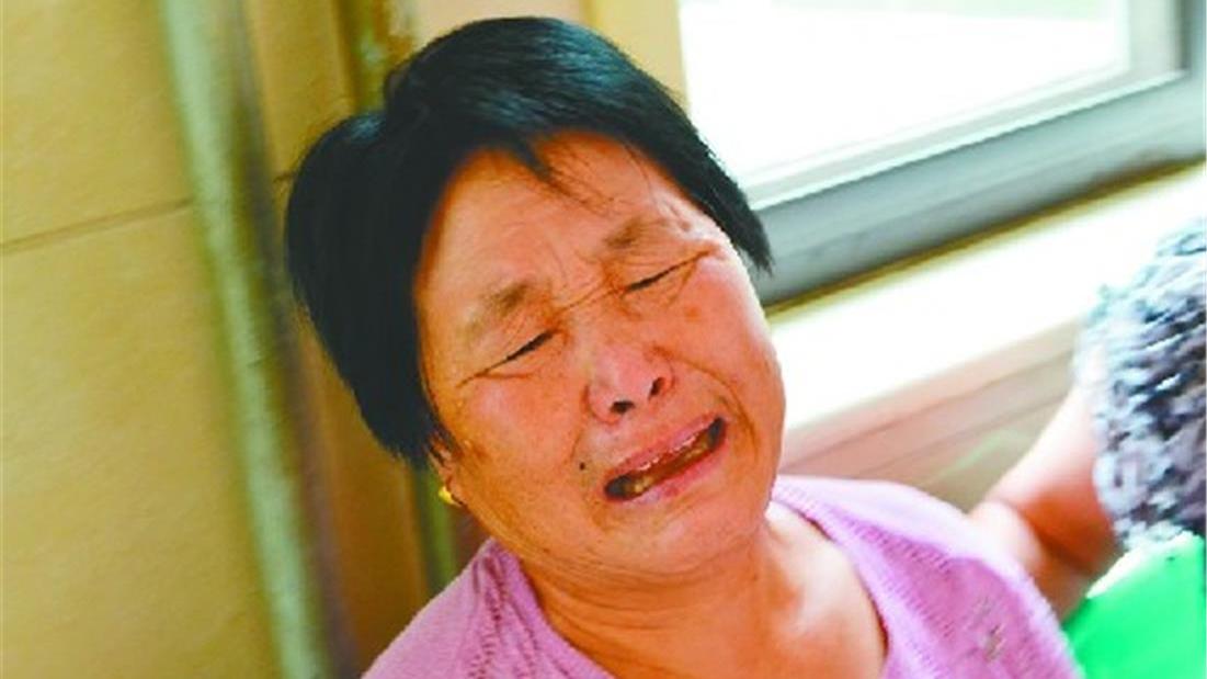 书香沐栏 带了3年外孙却换来一巴掌，老人心酸：再闲也不给女儿带娃了
