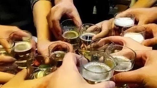 纪实：广东男子送醉酒朋友回家反被赔7万元，因醉酒朋友自杀身亡