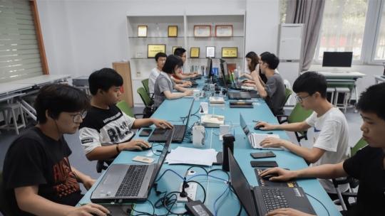 教师|“理想女婿”职业排名之中，榜首可谓是实至名归，教师不太受欢迎