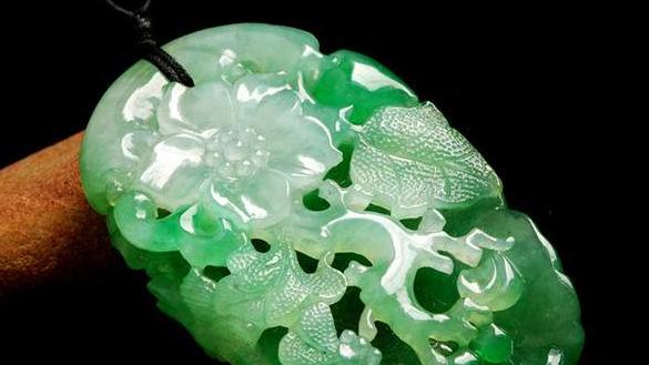 翡翠|翡翠的冷知识，翡翠在未来肯定会升值吗？哪些翡翠不可以买？